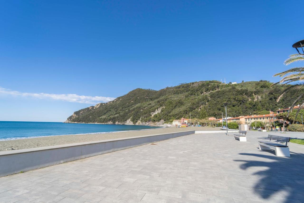 105 - La Casa Di Jacopo, Fronte E Vista Mare In Centro A Riva Trigoso, 20 Metri Dalla Spiaggia Lägenhet Sestri Levante Exteriör bild
